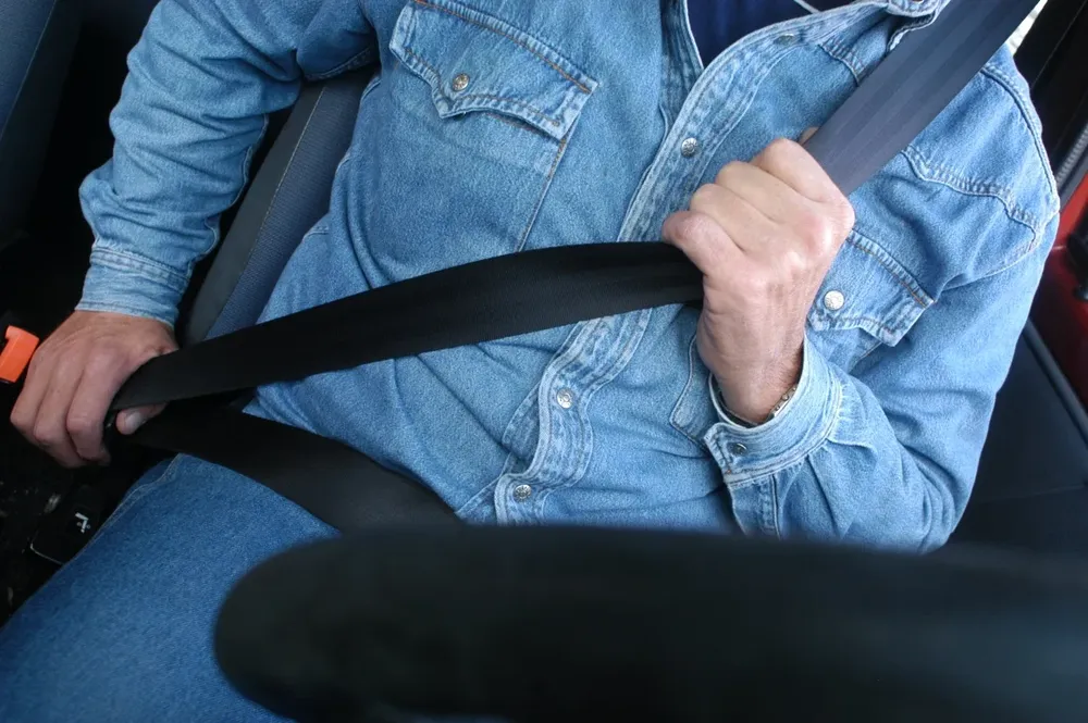 Las normas apuntan al uso del cinturón de seguridad, entre otras cosas