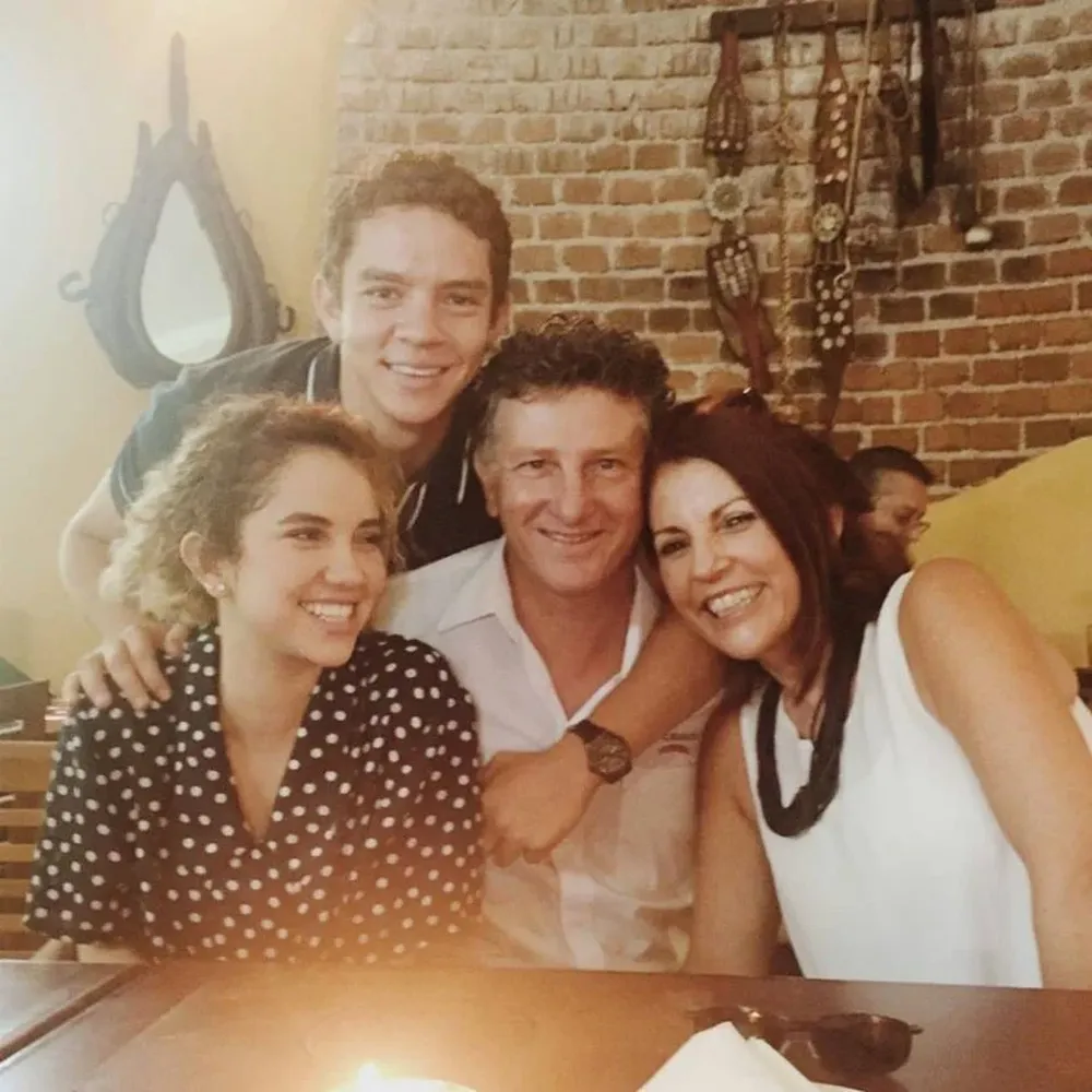 Eduardo Crudeli con su familia desde Guatemala