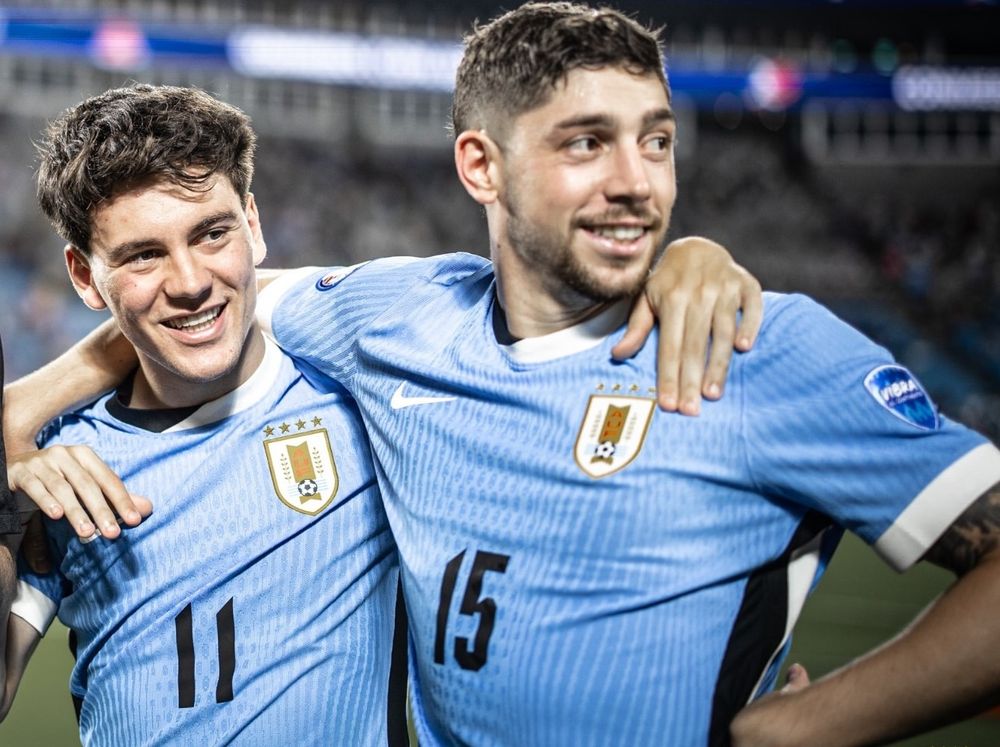 Facundo Pellistri y Federico Valverde con la selección de Uruguay