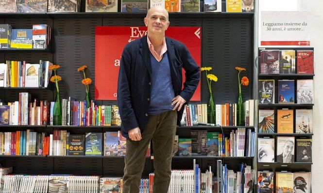 Carlo Feltrinelli, presidente del grupo italiano que llegó a Ciudad Vieja: La librería de Montevideo es un primer experimento