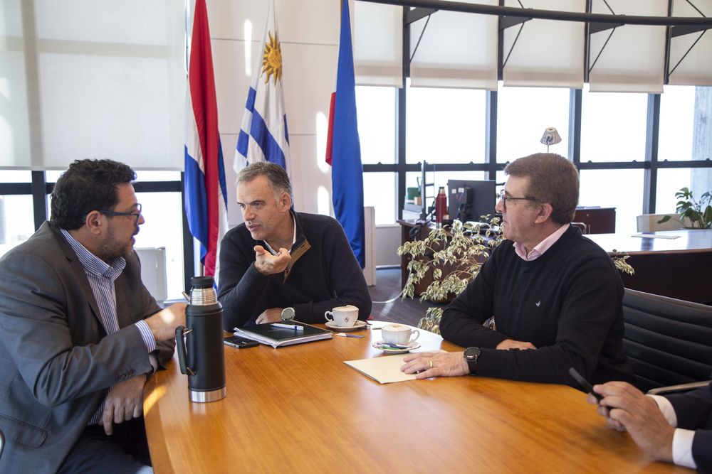 Yamandú Orsi reunido con Eduardo Viera
