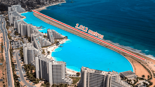 La piscina de San Alfonso del Mar tiene una capacidad de 66 millones de galones de agua.