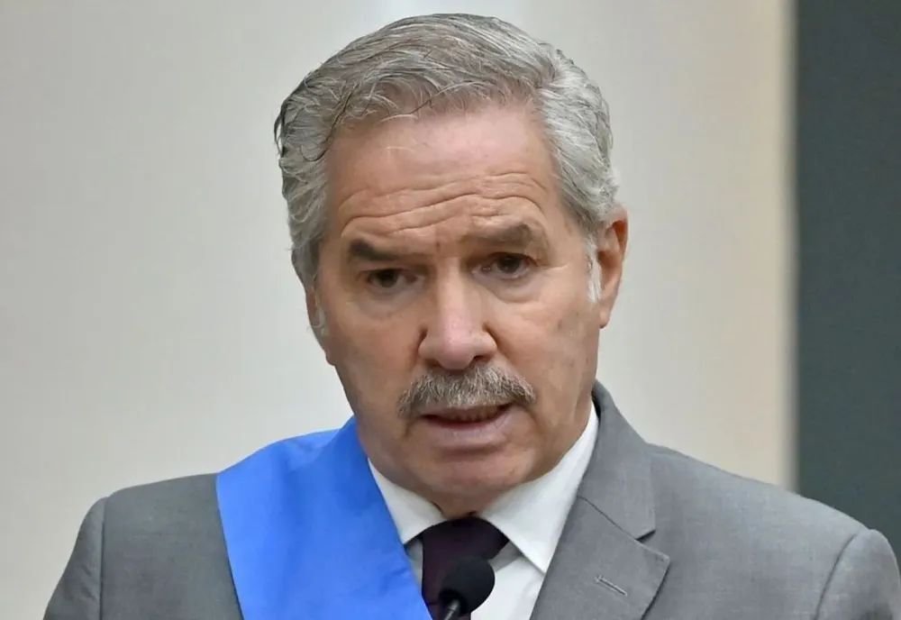 Solá criticó a Lacalle Pou