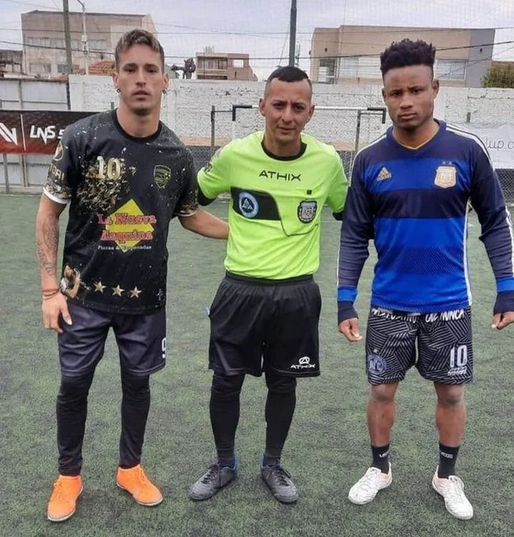 Tapón aparece a la derecha del árbitro