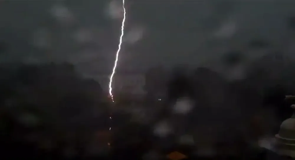 Un rayo cayó cerca de la Casa Blanca e hirió a cuatro personas