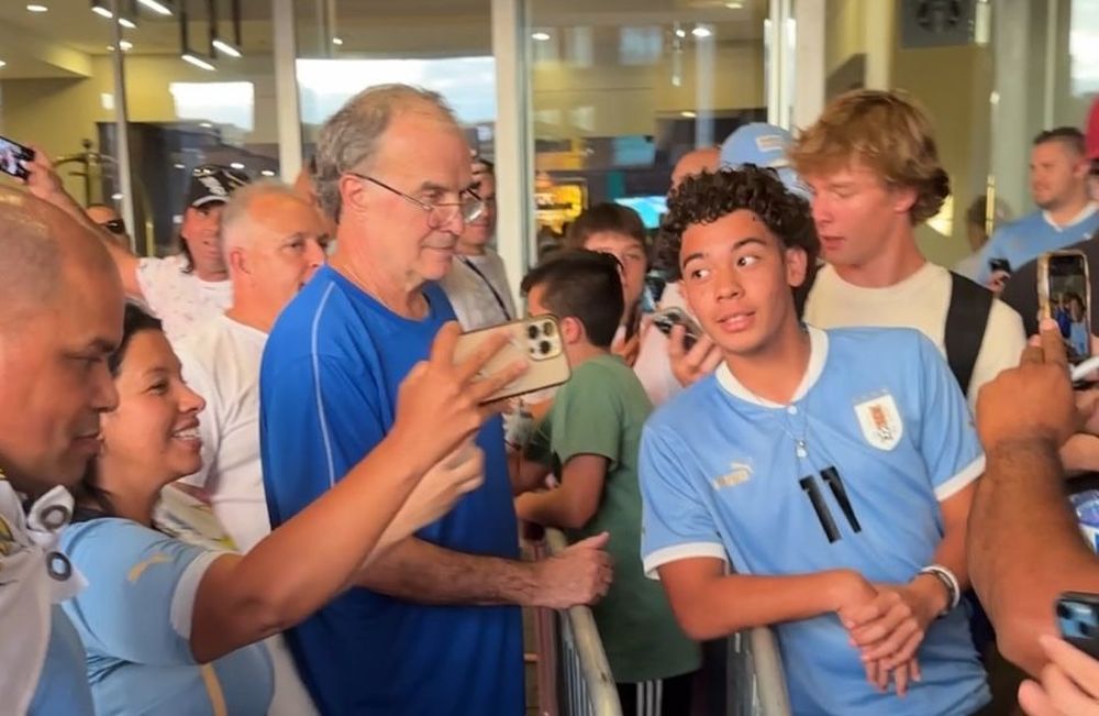Marcelo Bielsa y los hinchas de la selección uruguaya