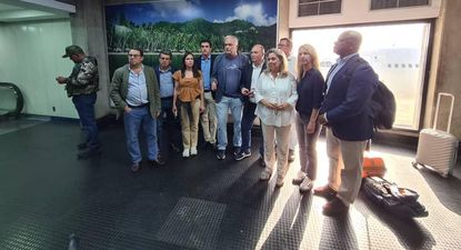 Los parlamentarios Esteban González Pons y el portavoz del PP en el Congreso, Miguel Tellado, en Caracas encabezando la delegación integrada por Macarena Montesinos, Cayetana Álvarez de Toledo y Belén Hoyos. &nbsp;