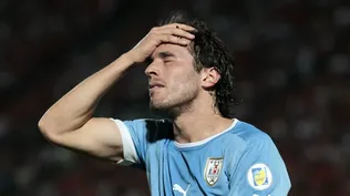 Álvaro González está en duda por una molestia en la rodilla