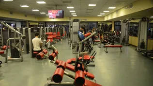 Profesores de educación física y ayudantes de cocina: los puestos laborales más pedidos en verano