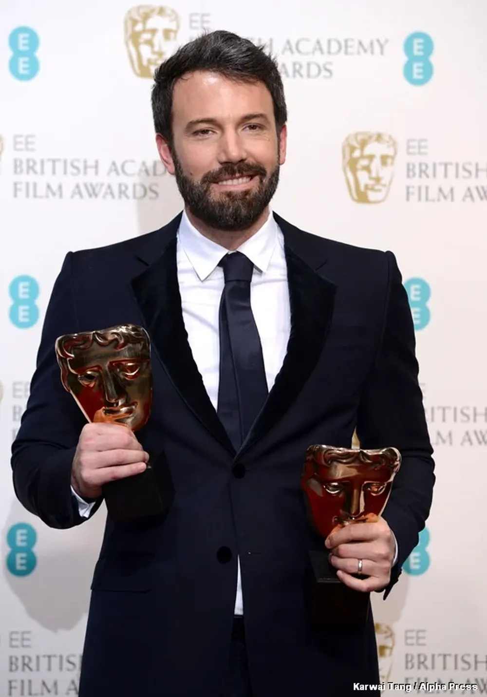 Affleck con sus dos trofeos