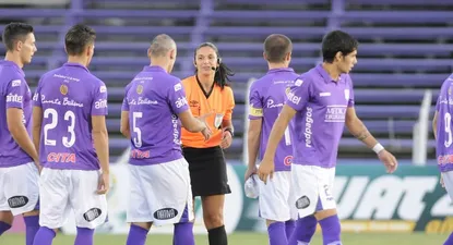 Claudia Umpiérrez fue cuarto árbitro