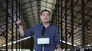 El candidato del Partido Popular a la Junta de Andalucía Juanma Moreno da un discurso durante visita la ganadería el Cruce en la localidad de Añora, Córdoba.