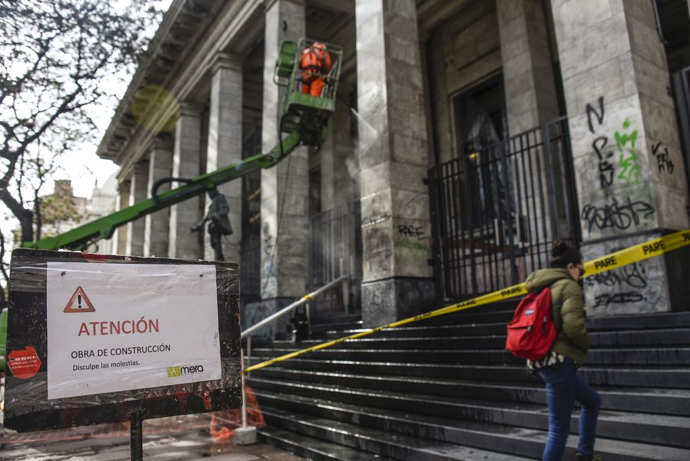 20240906 Limpieza y reacondicionamiento de la fachada de la Biblioteca Nacional. IG