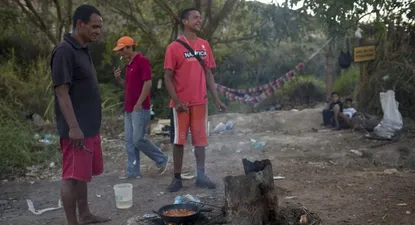 venezolanos amasan sus suenos en el duro exilio brasileno