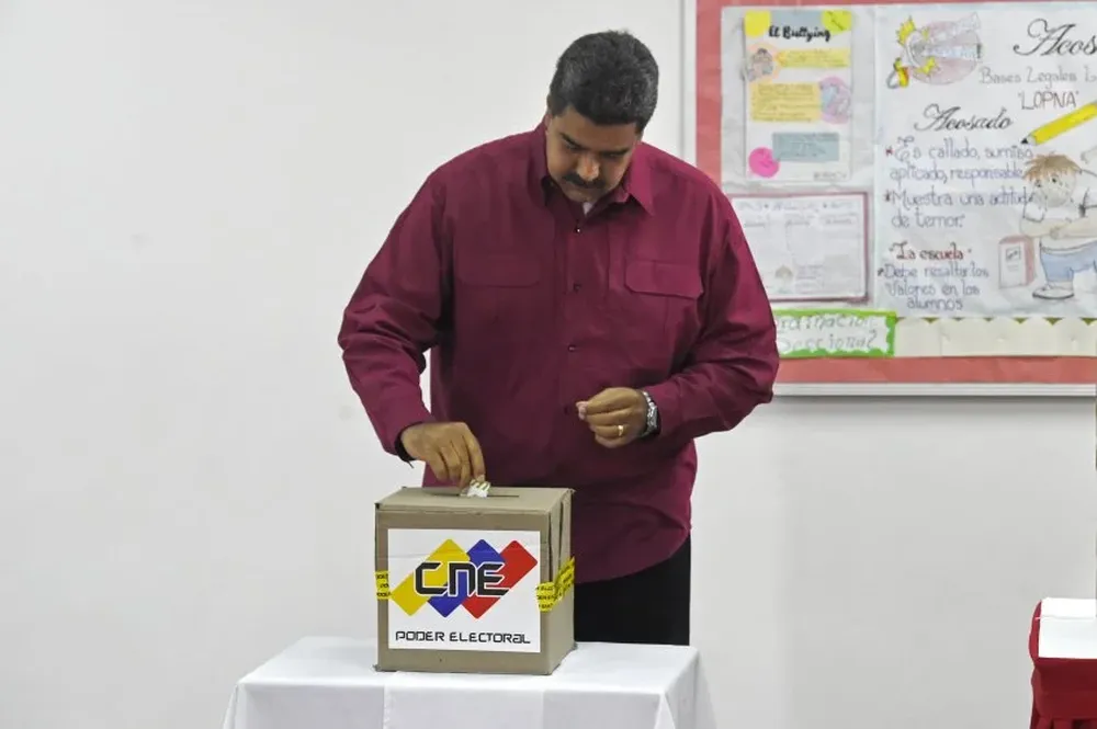Maduro votó esta mañana y pidió a los militantes movilizar a los votantes