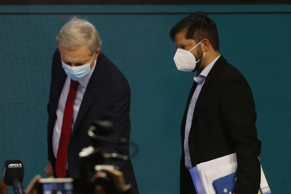 Candidatos de las elecciones presidenciales chilenas de 2021 José Antonio Kast (a la izquierda) y Gabriel Boric (a la derecha)