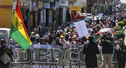 Ciudadanos bolivianos se manifiestan en defensa de los productores de coca