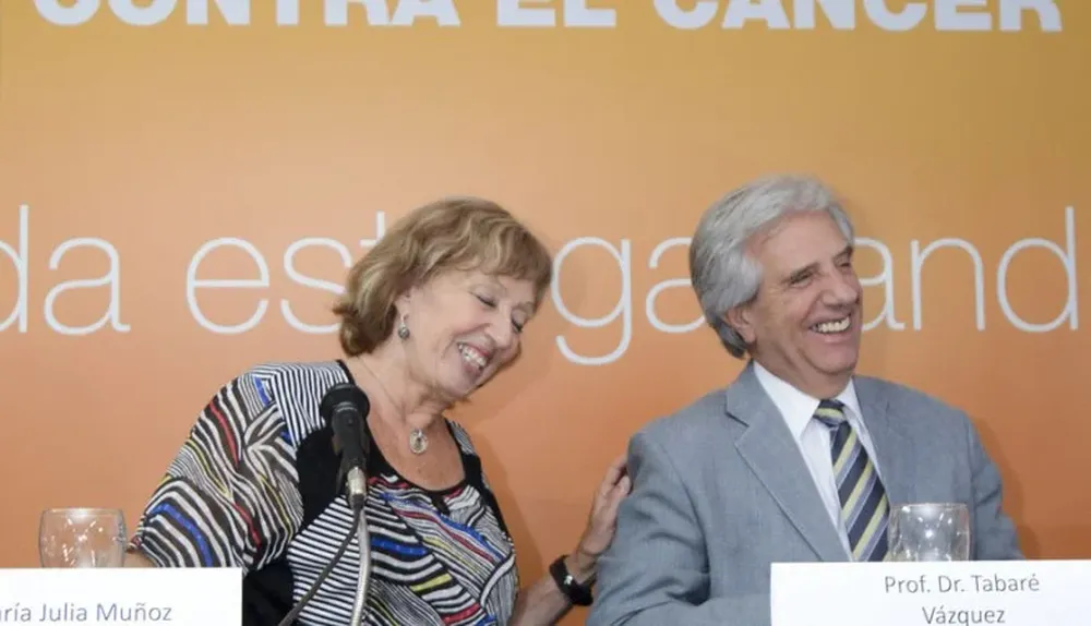 Vázquez y Muñoz en la presentación de la historia clínica electrónica oncológica