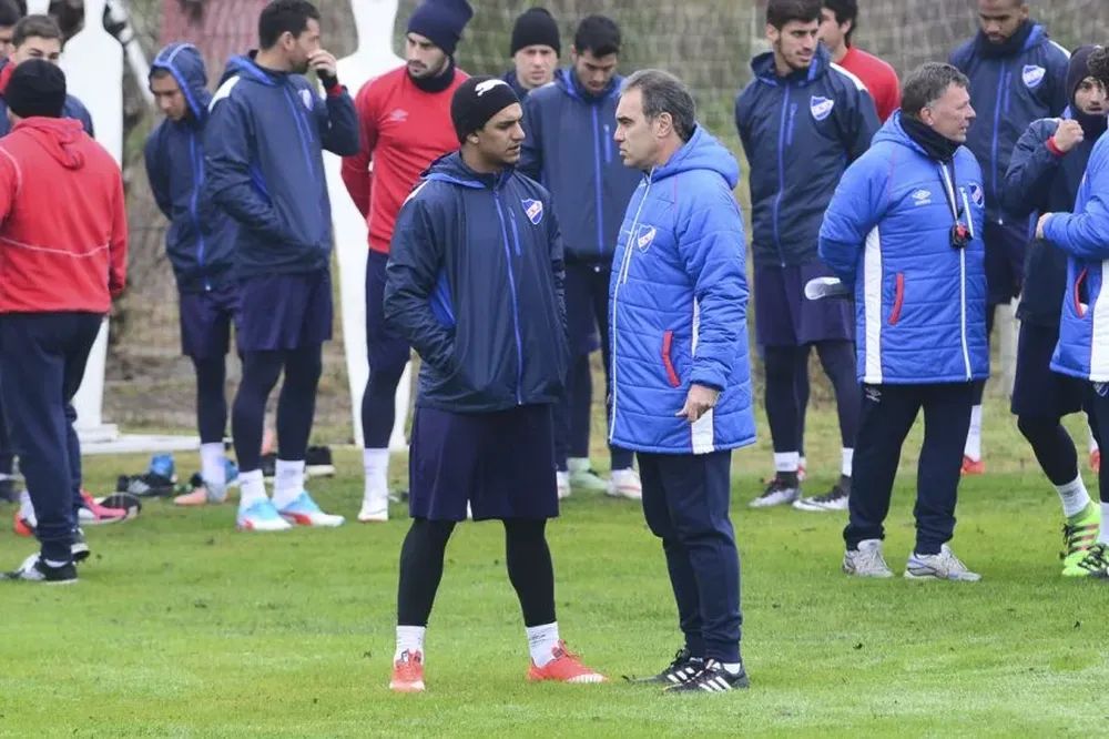 El capitán y el entrenador mantuvieron una charla aparte