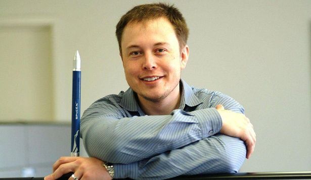 Musk salió de su Sudáfrica natal hacia Canadá para luego estudiar en Estados Unidos.