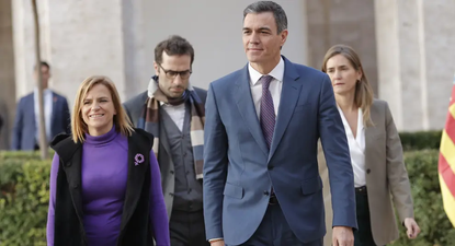 El presidente del Gobierno, Pedro Sánchez, y la delegada del Gobierno en Valencia, Pilar Bernabé
