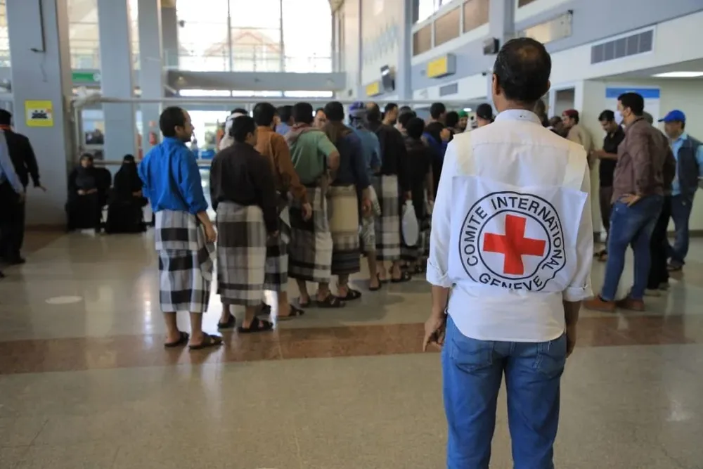 El primer avión salió de Saná en el marco del intercambio, dijo a la AFP Jessica Moussan, responsable de prensa del CICR