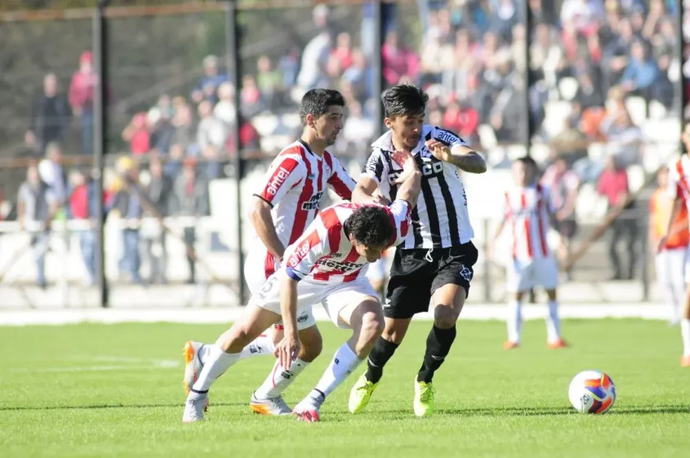 Cristian Kily González y Darío Flores no pueden con Kevin Ramírez