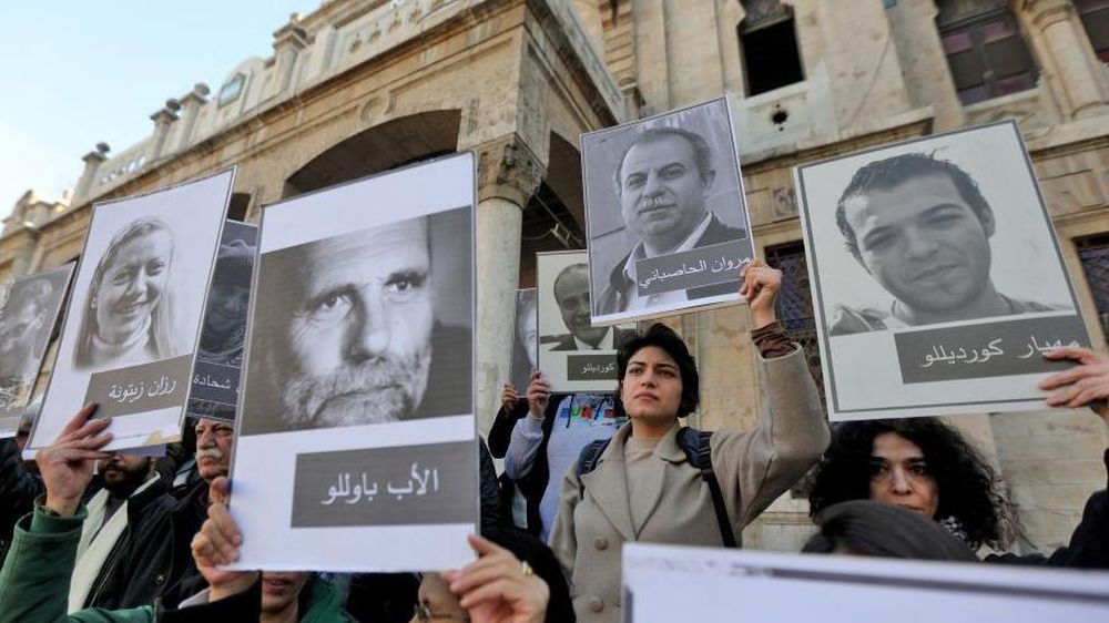 Tras la caída del gobierno de Bashar al Assad, muchas familias han estado exigiendo información sobre el paradero de sus seres queridos.