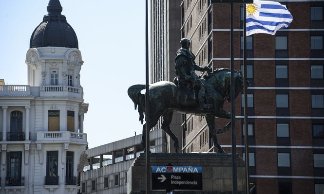 Monumeto a Artigas en la Plaza Independencia. Archivo