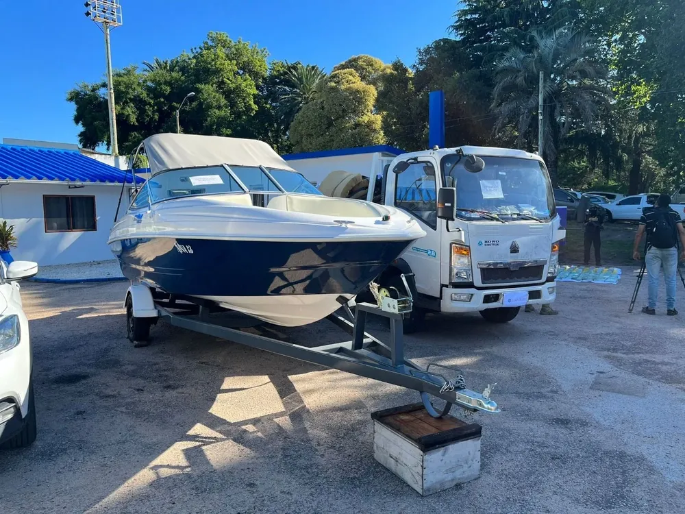 Lancha incautada en el Puerto del Buceo