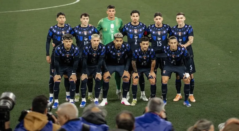La selección uruguaya con su camiseta de alternativa para el Mundial 2026