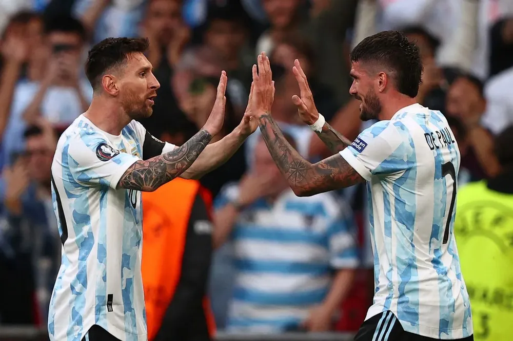 Messi y De Paul tras el 1-0