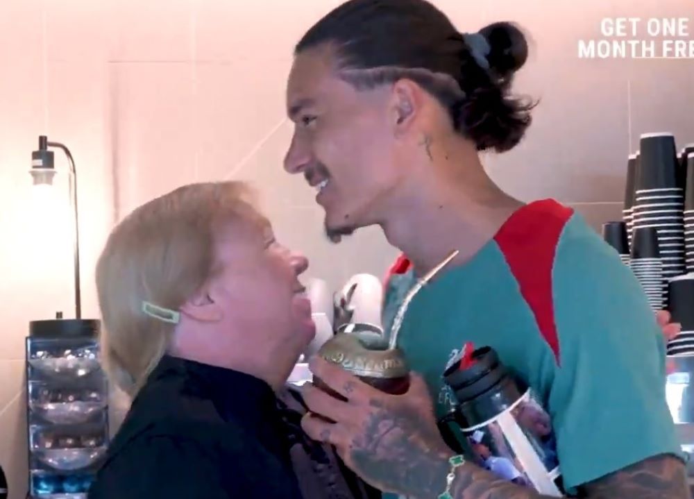 Volvió Darwin Núñez tras sus vacaciones a Liverpool y fue muy bien recibido