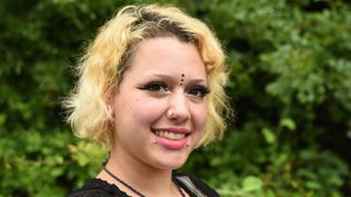 Kayla dice que se volvió "inmediatamente adicta" al fentanilo cuando era adolescente. Kayla dice que se volvió "inmediatamente adicta" al fentanilo cuando era adolescente.