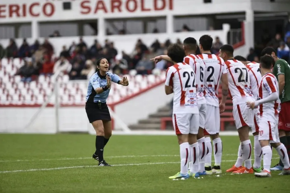 Estricta con la barrera