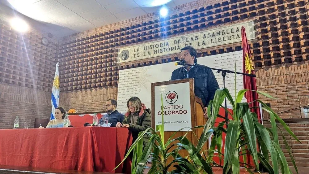 El ministro de Ambiente Adrián Peña dio un discurso en la Asamblea Nacional de Ciudadanos