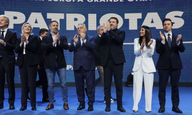 La foto real de Abascal en la cumbre Patriots.