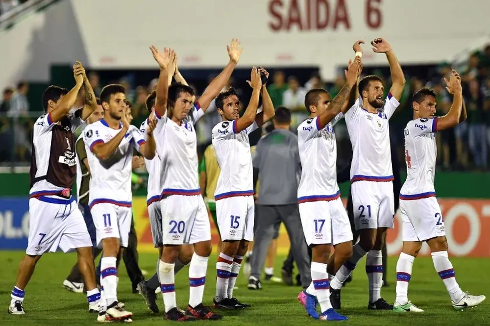 Los jugadores saludaron a la hinchada tricolor
