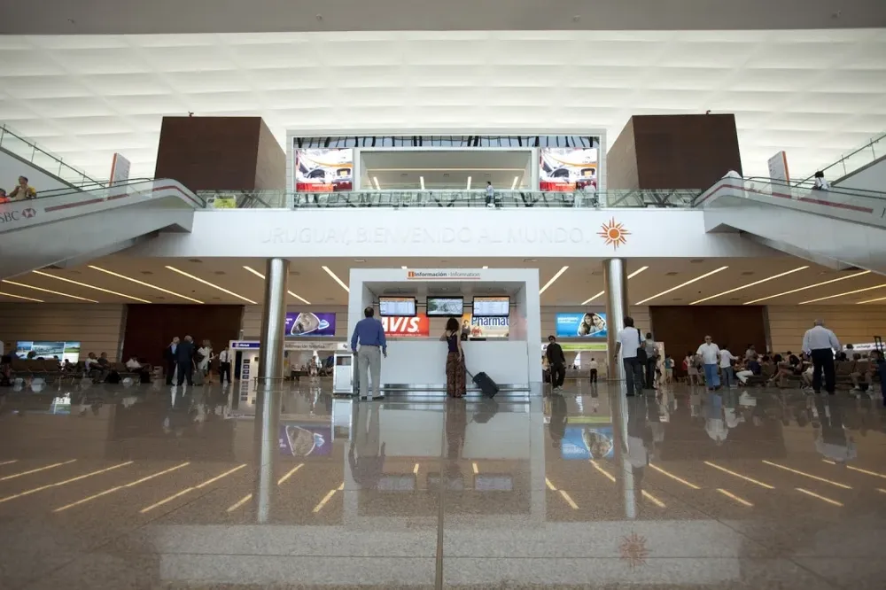 Archivo: Aeropuerto Internacional de Carrasco