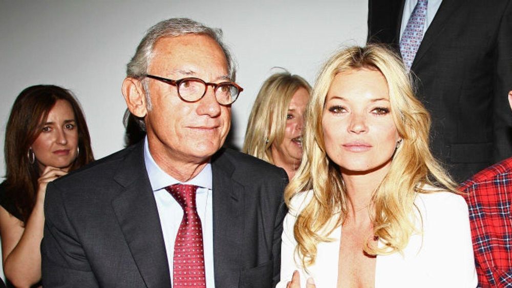 Andic con la súper modelo británica Kate Moss durante un lanzamiento de las confecciones de Mango en París, en 2011.