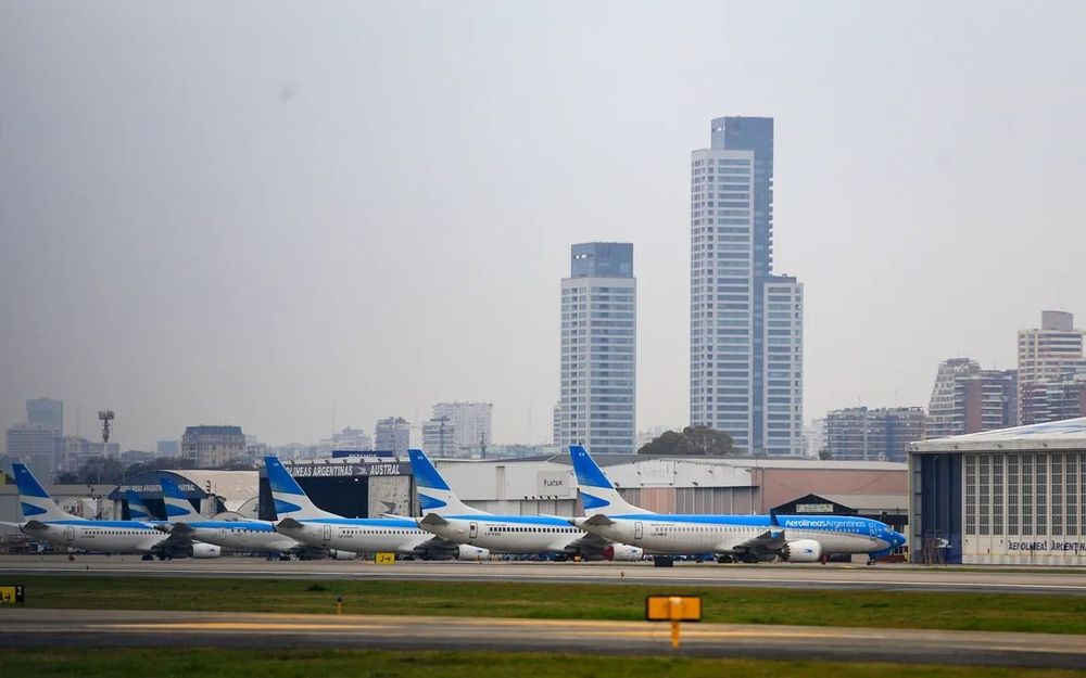 Aerolíneas Argentinas encabeza el lote de 18 empresas estatales que el Gobierno de Javier Milei buscará privatizar