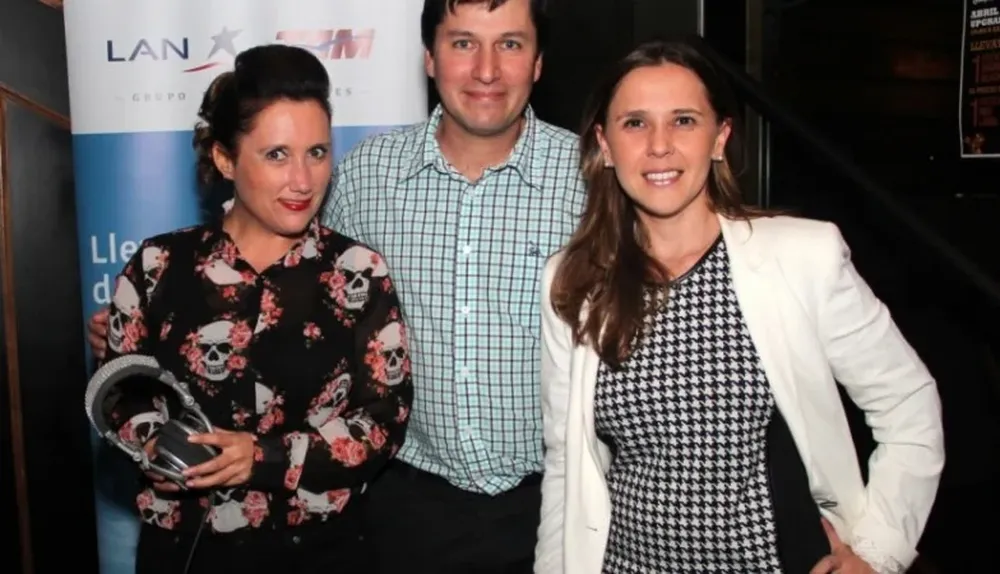 Paula Dalto, Ernesto Bonilla y Ana Laura Pallerola durante el After Office de LATAM AIRLINES