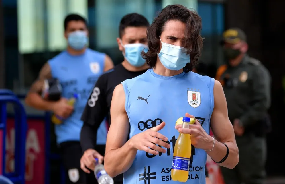 Cavani, Campaña y Suárez con tapabocas