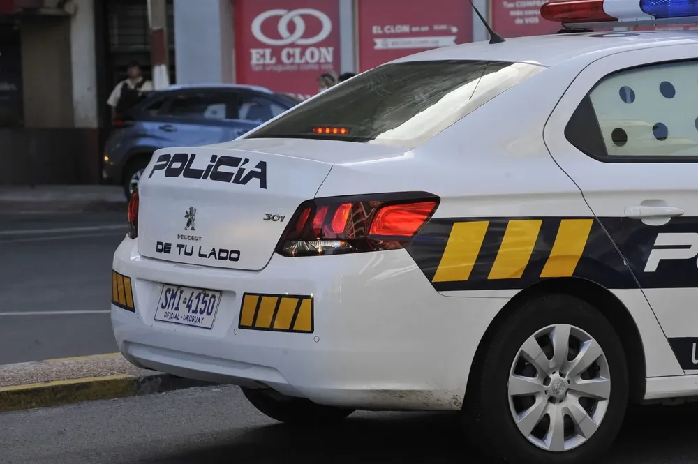 Auto de la policía