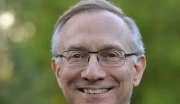 Una eminencia médica explica cómo ganarle al coronavirus sin afectar la economía