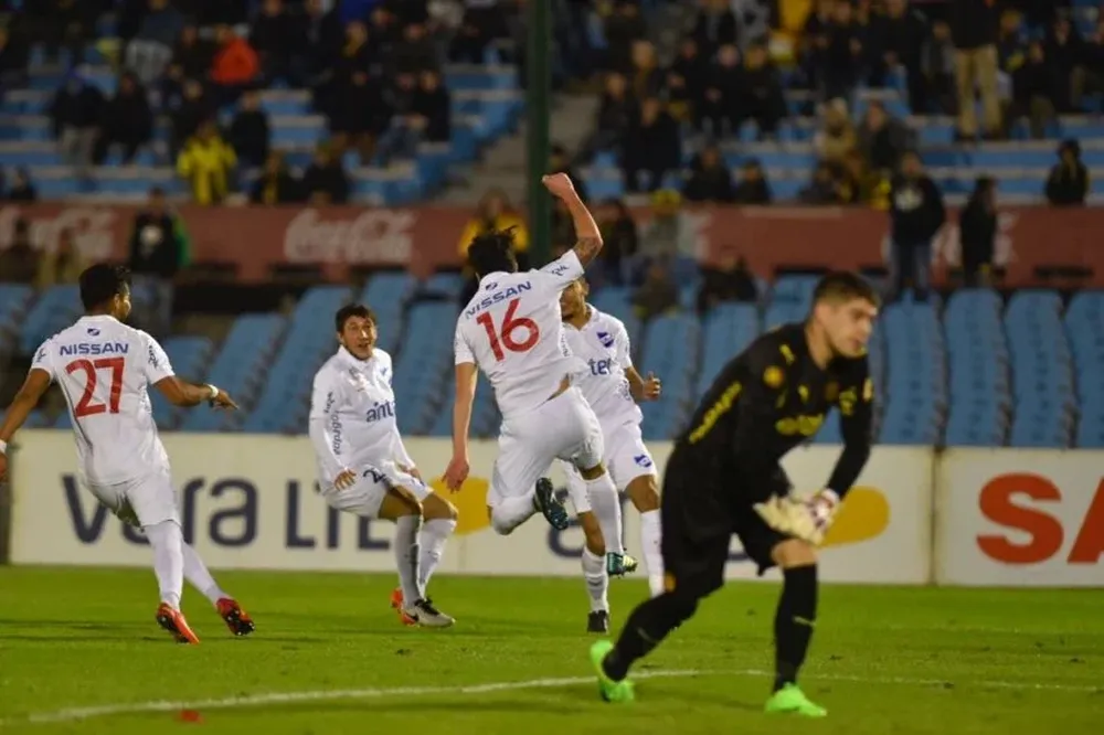 Dawson vencido, Rodríguez festeja