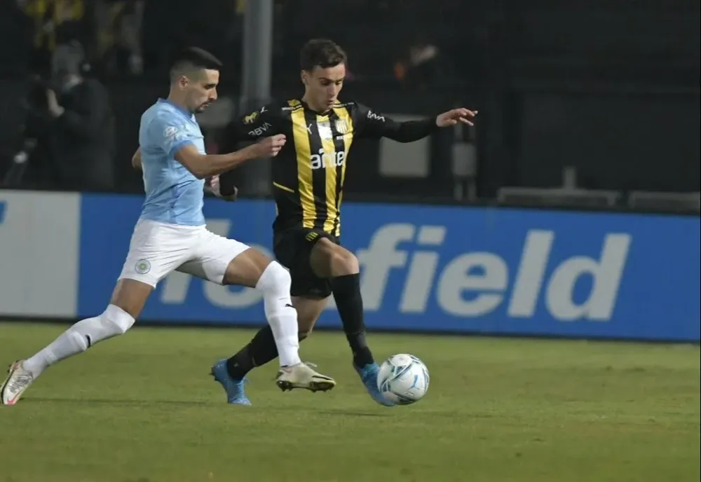 Nicolás Rossi, el mejor de Peñarol en otra noche para el olvido