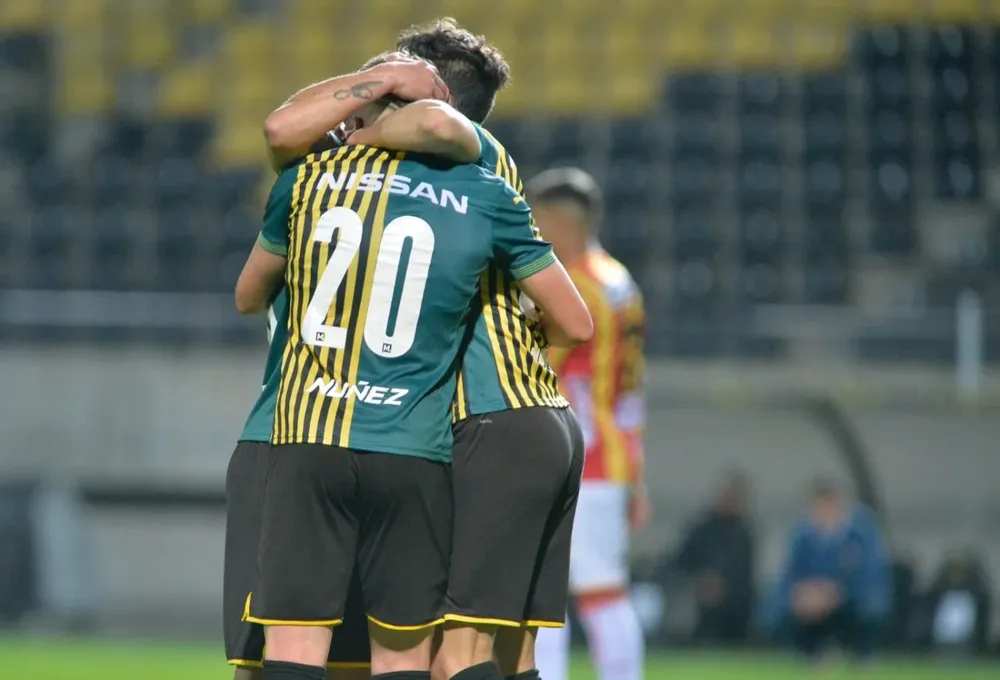 Giovanni González, desdoble y gol