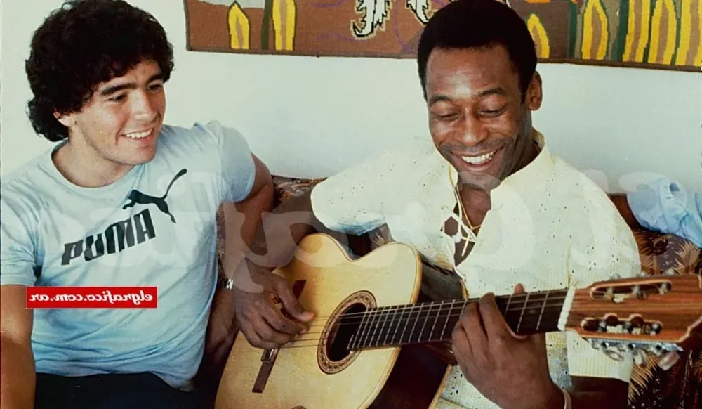 Diego Maradona y Pelé en 1979 en Río de Janeiro