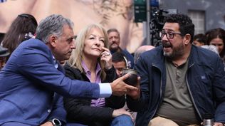 Yamandú Orsi, Carolina Cosse y Alejandro Sánchez en el acto Día de los Trabajadores 2026